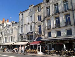 Restaurants and Cafés just below the hotel